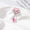 Roze kattenpoot oorknopje met zilveren metalen staafje en roze metalen kegelbasis - Roze Kattenpoot + Roze Scherpe Kegel (Enkel Stuk)