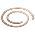 Elegante flache Schlangenkette in Roségold mit glattem Metallfinish und Karabinerverschluss - 6mm / Roségold