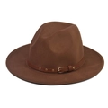 Detail van bruine wollen fedora hoed met leren band, gouden klinknagels en gesp - Volwassene 57-60cm / Donker Camel