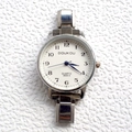 Montre en métal argenté avec cadran blanc et maillons de bracelet à strass - Boîtier Rond Argent Classique Chiffres Noirs