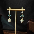 Orecchini retrò con perle e foglie in smalto blu su ganci in metallo dorato - E5568-6 Stile Foglia Smalto Blu