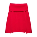Detalle en plano de un jersey de punto acanalado rojo con hombros descubiertos y cuello - S / Rojo