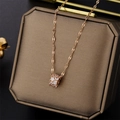 Elegante roségouden ketting met zandloper hanger en zirkonia op een luxe doosje - Roségoud Met Witte Zirkonia(8840)