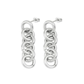 Detalle de pendientes largos de cadena O plateada con cinco anillos metálicos enlazados - Plateado