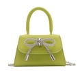 Mini bolso verde aguacate con lazo de pedrería y correa de cadena plateada - Verde