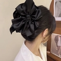 Eleganter schwarzer mehrlagiger Satin-Haarclip mit seidiger Textur für Damen Rückansicht - Haarkralle - Schwarz (Schleifen-Stil)