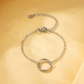 Minimalistisches silbernes Armband mit geometrischem Rundanhänger und Kette für Damen - Silber