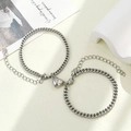 Pärchen-Armbänder aus silberner Gliederkette mit herzförmigem Magnetverschluss im Set - 3mm Plus 4mm Paar (Silber)