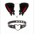 Détail du serre-tête oreilles de chat en peluche avec clochettes et collier cœur en PU - Ensemble Choker Coeur / Noir/Intérieur Rouge
