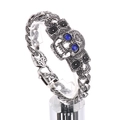 Bracciale punk teschio argento con pietre blu negli occhi e maglie intagliate - Stile Argento Occhi Blu (KB163668-JX)