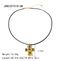 Collier croix en acier doré 18 carats avec pierre verte sur cordon en cuir noir - Style de Croix en Zircone Verte (JDN2307018-GN)