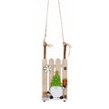 Adorno de madera para árbol de Navidad en forma de trineo con gnomo y cuerda rústica - Gnomo con sombrero verde