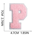 Toppa lettera P in ricamo ciniglia rosa con misure altezza 7 cm e larghezza 4,7 cm dettagliate - Lettera singola P / Rosa