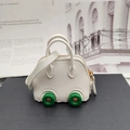 Mini portamonete a forma di auto bianca in pelle con ruote verdi e zip dorata - Bianco