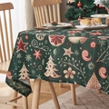 Primer plano de mantel navideño verde rectangular con árboles y estrellas en mesa de madera - Navidad Verde