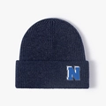 Gorro de punto acanalado azul marino con parche de la letra N azul en el dobladillo - Azul marino