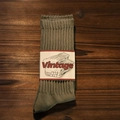 Chaussettes en coton côtelé vert olive style vintage sur fond en bois - Taille Unique / Vert Militaire
