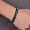 Macro di ampio bracciale magnetico in ematite lucida con eleganti perline rettangolari - Bracciale quadrato magnetico con perline