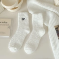 Süße weiße Korallenvlies-Socken mit Augenstickerei in gemütlicher, cremefarbener Optik - Einheitsgröße / Weiß