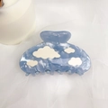 Haarklammer aus blauem Acetat mit weißem Wolkenmuster auf weichem Netzstoff - Blaue Wolke - Haarkralle