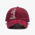 Casquette de baseball bordeaux avec broderie blanche et visière effet vieilli rose - Réglable / Bordeaux