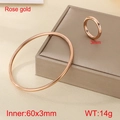 Minimalistisches Edelstahl-Set aus Armreif und Ring in Roségold mit polierter Oberfläche - Ringgröße 6 / Roségold