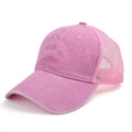Vista dettagliata del cappellino trucker in cotone lavato rosa con rete traspirante retro - Rosa
