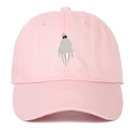 Dettaglio del ricamo a fantasma su un cappellino da baseball in cotone rosa - Regolabile / Rosa