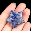 Pietra di sodalite naturale a forma di stella con trama marmorizzata blu e bianca - Sodalite blu