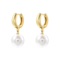 Elegante goldene Creolen mit weißen Perlenanhängern auf schlichtem weißem Hintergrund - Gold (VE1406)