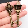 Ciondoli a chiave a corona in bronzo vintage con cuore in stili pieno e traforato - Chiave a Corona Grande in Bronzo Antico 19x57mm