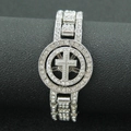 Detalle de la pulsera hip-hop plateada con diseño de cruz y pedrería de diamantes de imitación - Plateado
