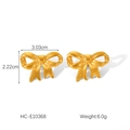 Vista macro de los pendientes de lazo en acero dorado de 18K con dimensiones detalladas - Estilo de Lazo Dorado (HC-E10368) / Dorado