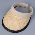 Détail d'un chapeau de soleil en raphia montrant la texture paille et les bords noirs - M(56-58cm) / Noir