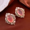 Detailansicht der Vintage-Ohrringe mit rosa Kristall und Goldbeschichtung in Rautenform - Goldener Rauten-Rosa-Stein-Stil (5#)
