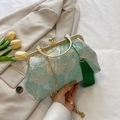 Borsa ricamata con rose verde chiaro, tracolla a catena dorata e nappa di seta verde - Verde