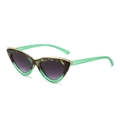 Grüne transparente Cat-Eye-Sonnenbrille mit Marmormuster und violettem Verlaufsglas - Grüner Rahmen / Grau Verlauf Gläser