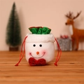 Sacchetto regalo di Natale con pupazzo di neve in peluche su tavolo di legno decorato - Pupazzo di neve