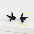 Macro orecchini a lobo a forma di rondine nera con dettagli di misure e peso - 026 Uccello / Nero