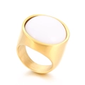 23mm brede gouden roestvrijstalen punkring met een witte ronde gepolijste inleg - US 6 / Gouden Basis Witte Keramiek (KR108101-K)
