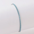 Minimalistisches Silber-Tennisarmband mit funkelnden hellblauen Zirkoniasteinen in Krappenfassung - Silber Seeblau