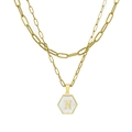 Zweilagige 18K Gold-Büroklammer-Halskette mit sechseckigem Buchstaben-N-Anhänger - Weißes Perlmutt Initial N