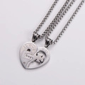 Dettaglio del set collana cuore puzzle argento per coppie in acciaio inossidabile lucido - Color Acciaio (Con Catena)