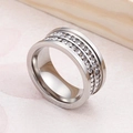Bague en acier titane argenté avec deux rangées de diamants blancs incrustés polis - US 6 / Couleur Acier