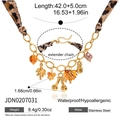 Detalle de cadena de acero dorado 18K con cinta de leopardo y colgantes de frutas mixtas - Promo Cereza y Piña (JDN0207031)