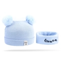 Hellblaue Baby-Strickmütze mit Kunstpelz-Pompons und passendem Love me more Schal-Set - Blau Set