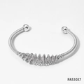 Bracelet jonc ouvert en acier inoxydable argenté avec design ressort et torsade - Enveloppement de Fil à Ondes Argentée (PAS1037)
