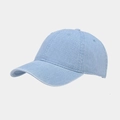 Détail d'une casquette de baseball en denim délavé bleu clair avec visière incurvée - Rose bonbon