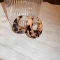 Detail of round leopard print resin hoop earrings with gold metal clasp on white ceramic - 17# Hoop - Light Coffee Style 1 (Real Gold Plated)