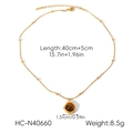 Dettaglio di una collana a catena serpente dorata con gemma marrone e misure - Pendente Rotondo Irregolare Catena a Serpente Sottile (HC-N40660)